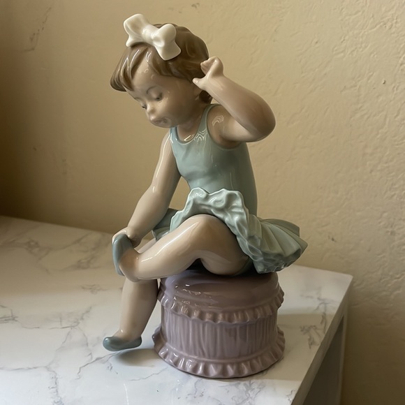 Lladro sitting ballerina - Picture 4 of 4